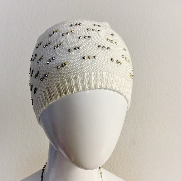NICE LIGHWEIGHT CREAM BEENIE HAT - Picture 2 of 4